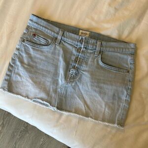 Hudson Anya Denim Y2K Mini Skirt Size 27 Raw Hem Light Blue Wash Button Detail